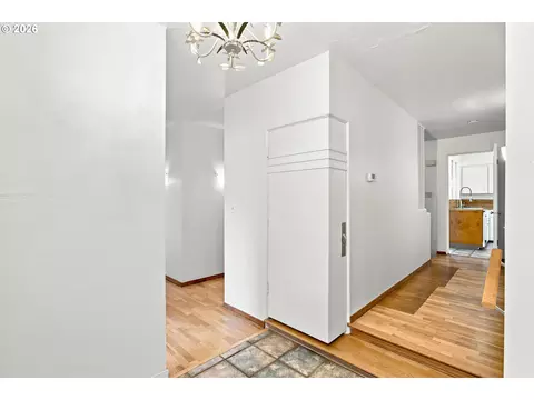 Entry Way - 1147 Park Ave, Eugene, OR 97404 photo 1 of 2