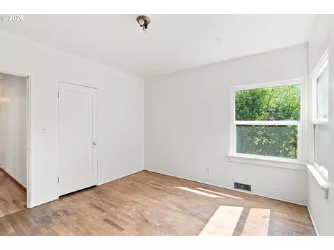 Bedroom - 1147 Park Ave, Eugene, OR 97404 photo 6 of 7