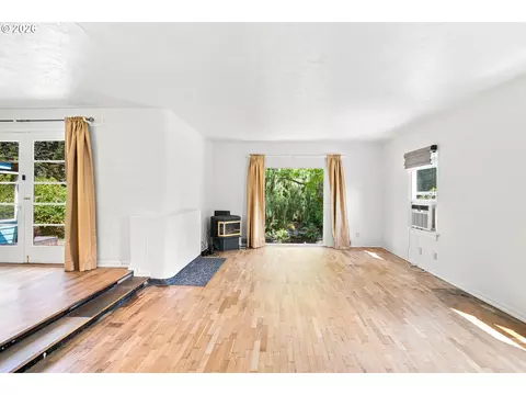 Living - 1147 Park Ave, Eugene, OR 97404 photo 3 of 3