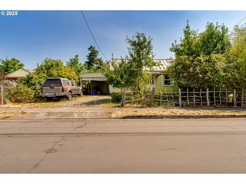 353 19th St, Springfield, OR 97477