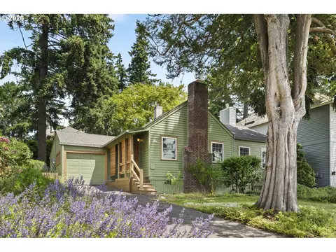 1827 SW Dewitt St, Portland, OR 97239