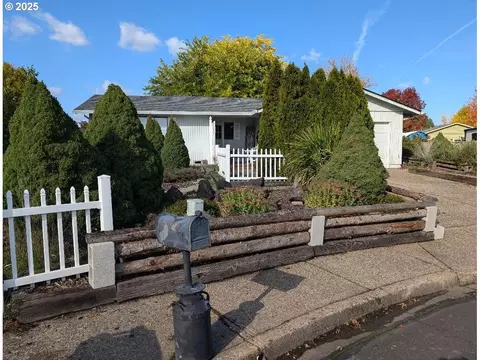 311 SW Jasmine Ct, Mcminnville, OR 97128