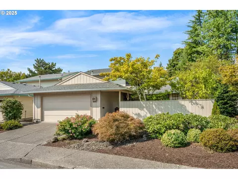 10935 SW Highland Dr, Portland, OR 97224