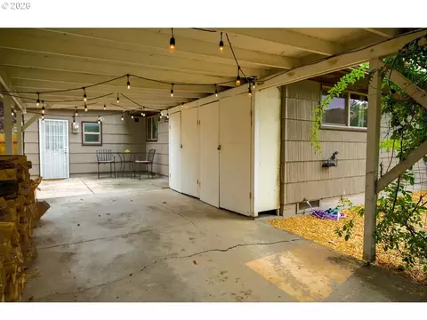 Exterior - 2682 Harris St, Eugene, OR 97405 photo 6 of 7