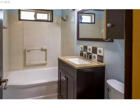 Bath - 2682 Harris St, Eugene, OR 97405 photo 5 of 5