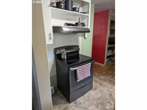 Kitchen - 2682 Harris St, Eugene, OR 97405 photo 4 of 4