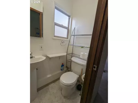 Bath - 2682 Harris St, Eugene, OR 97405 photo 1 of 5