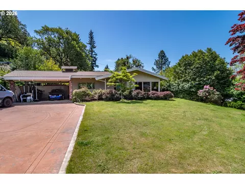 541 SE Terrace Dr, Roseburg, OR 97470