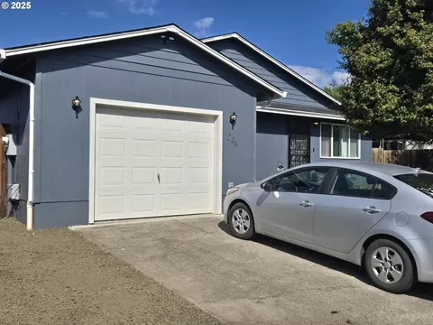 248 Corona Loop Rd, Roseburg, OR 97471
