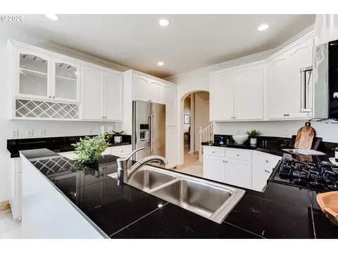 Kitchen - 3473 Riverplace Dr, Eugene, OR 97401 photo 2 of 3