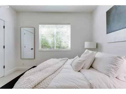 Bedroom - 3473 Riverplace Dr, Eugene, OR 97401 photo 3 of 8