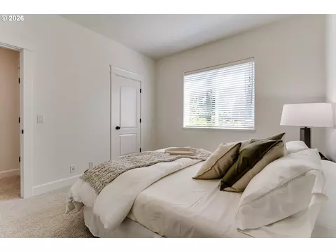 Bedroom - 3473 Riverplace Dr, Eugene, OR 97401 photo 6 of 8