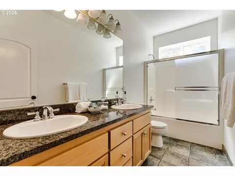 Bath - 3473 Riverplace Dr, Eugene, OR 97401 photo 6 of 7