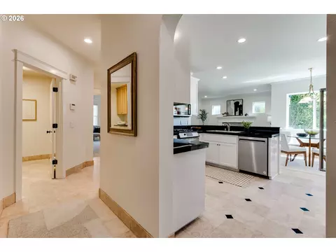 Entry Way - 3473 Riverplace Dr, Eugene, OR 97401 photo 4 of 5