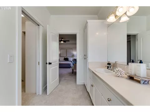 Bath - 3473 Riverplace Dr, Eugene, OR 97401 photo 4 of 7