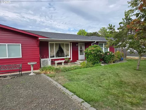150 Buena Vista Ln, Roseburg, OR 97471