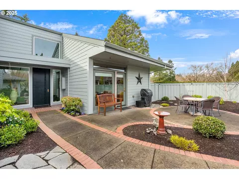 32219 SW Boones Bend Rd, Wilsonville, OR 97070
