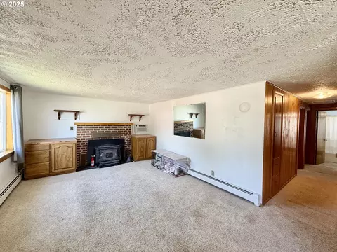 Living - 362 E Dearborn St, Union, OR 97883 photo 6 of 7