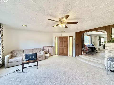 Entry Way - 362 E Dearborn St, Union, OR 97883 photo 1 of 4