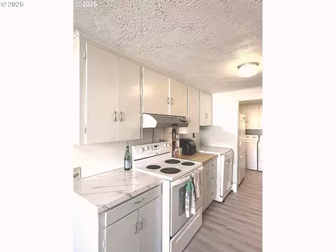 Kitchen - 362 E Dearborn St, Union, OR 97883 photo 3 of 5