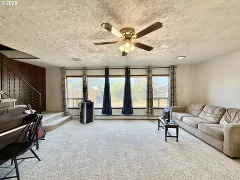 Living - 362 E Dearborn St, Union, OR 97883 photo 3 of 7