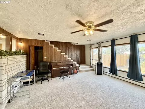 Living - 362 E Dearborn St, Union, OR 97883 photo 4 of 7