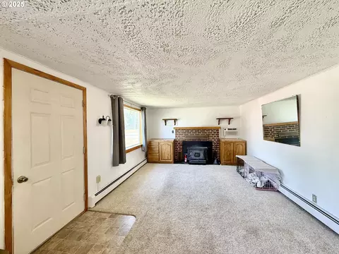 Living - 362 E Dearborn St, Union, OR 97883 photo 7 of 7