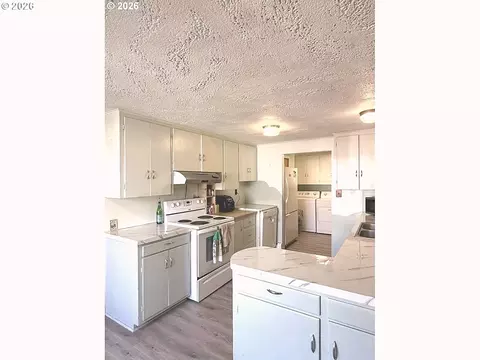 Kitchen - 362 E Dearborn St, Union, OR 97883 photo 4 of 5