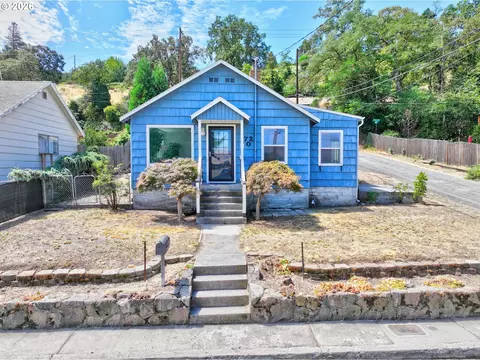 720 E 15th St, The Dalles, OR 97058