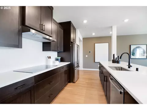 Kitchen - 5309 N 85th Ave, Camas, WA 98607 photo 6 of 12