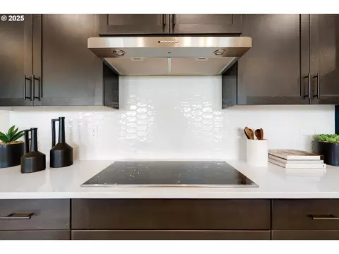Kitchen - 5309 N 85th Ave, Camas, WA 98607 photo 3 of 12