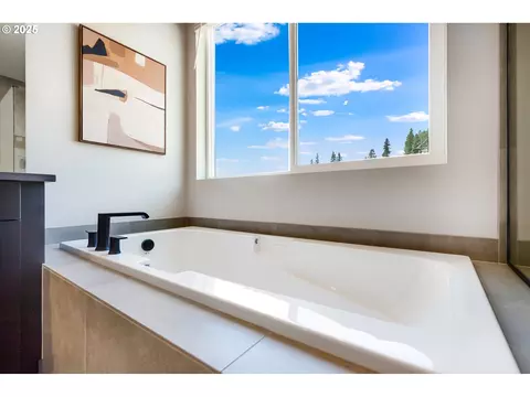 Bath - 5309 N 85th Ave, Camas, WA 98607 photo 6 of 7