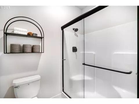 Bath - 5309 N 85th Ave, Camas, WA 98607 photo 5 of 7