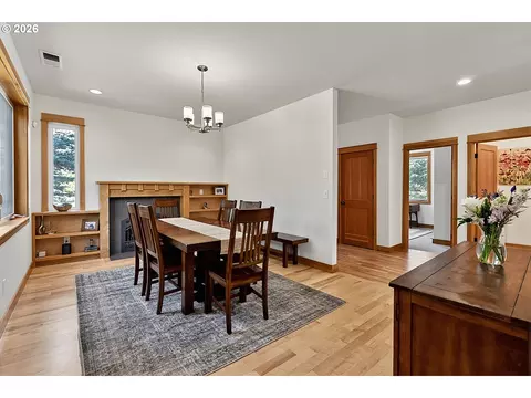 Dining - 4312 Wendell Ln, Eugene, OR 97405 photo 2 of 4