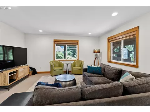 Living - 4312 Wendell Ln, Eugene, OR 97405 photo 5 of 5