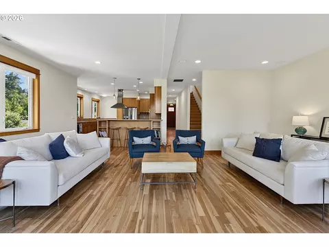 Living - 4312 Wendell Ln, Eugene, OR 97405 photo 2 of 5
