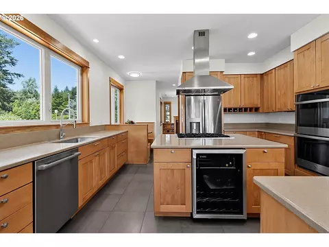 Kitchen - 4312 Wendell Ln, Eugene, OR 97405 photo 4 of 6
