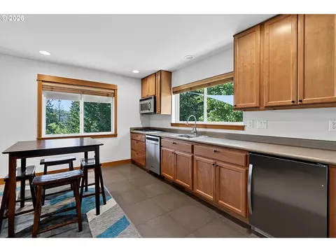 Kitchen - 4312 Wendell Ln, Eugene, OR 97405 photo 6 of 6