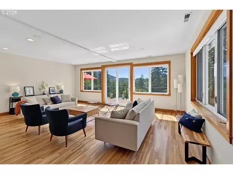 Living - 4312 Wendell Ln, Eugene, OR 97405 photo 1 of 5