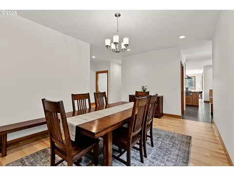 Dining - 4312 Wendell Ln, Eugene, OR 97405 photo 3 of 4
