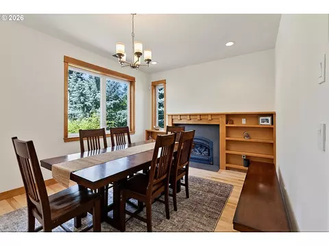Dining - 4312 Wendell Ln, Eugene, OR 97405 photo 1 of 4