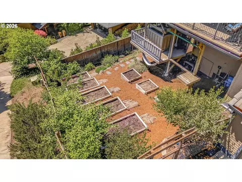 Exterior - 4312 Wendell Ln, Eugene, OR 97405 photo 5 of 6