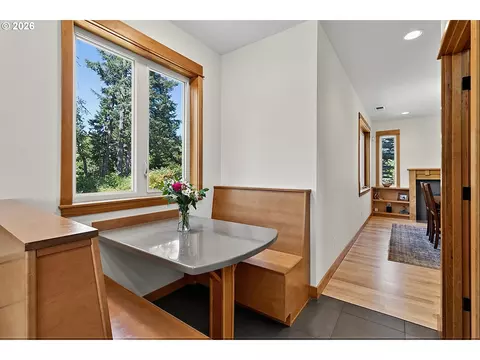 Dining - 4312 Wendell Ln, Eugene, OR 97405 photo 4 of 4