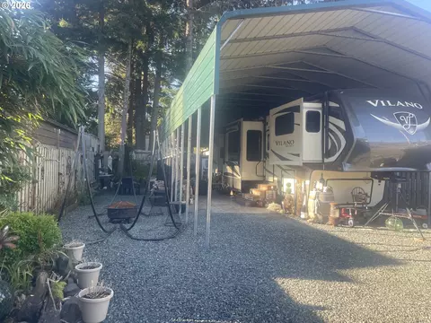 951 S Easy St, Rockaway Beach, OR 97136