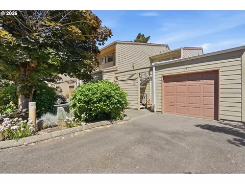 351 SE 146th Ave #8, Portland, OR 97233