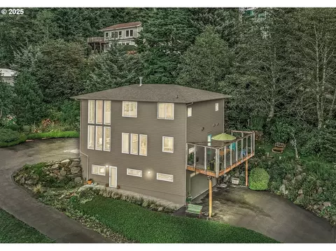 121 Greenhill Dr, Yachats, OR 97498