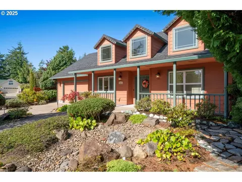 2131 E Willow Loop, Florence, OR 97439