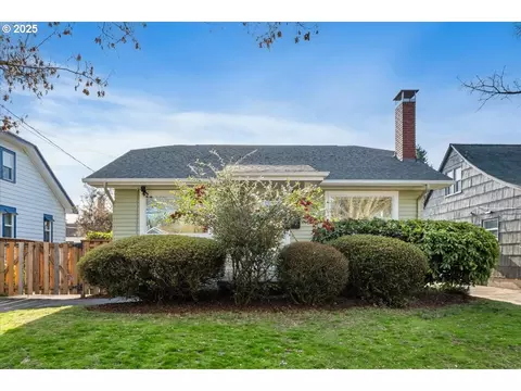 5824 SE Lincoln St, Portland, OR 97215