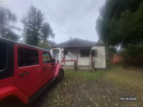1047 S Easy St, Rockaway Beach, OR 97136