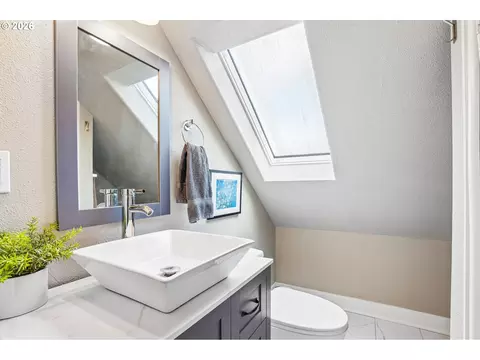 Bath - 3021 SE 3rd Ave, Camas, WA 98607 photo 2 of 3